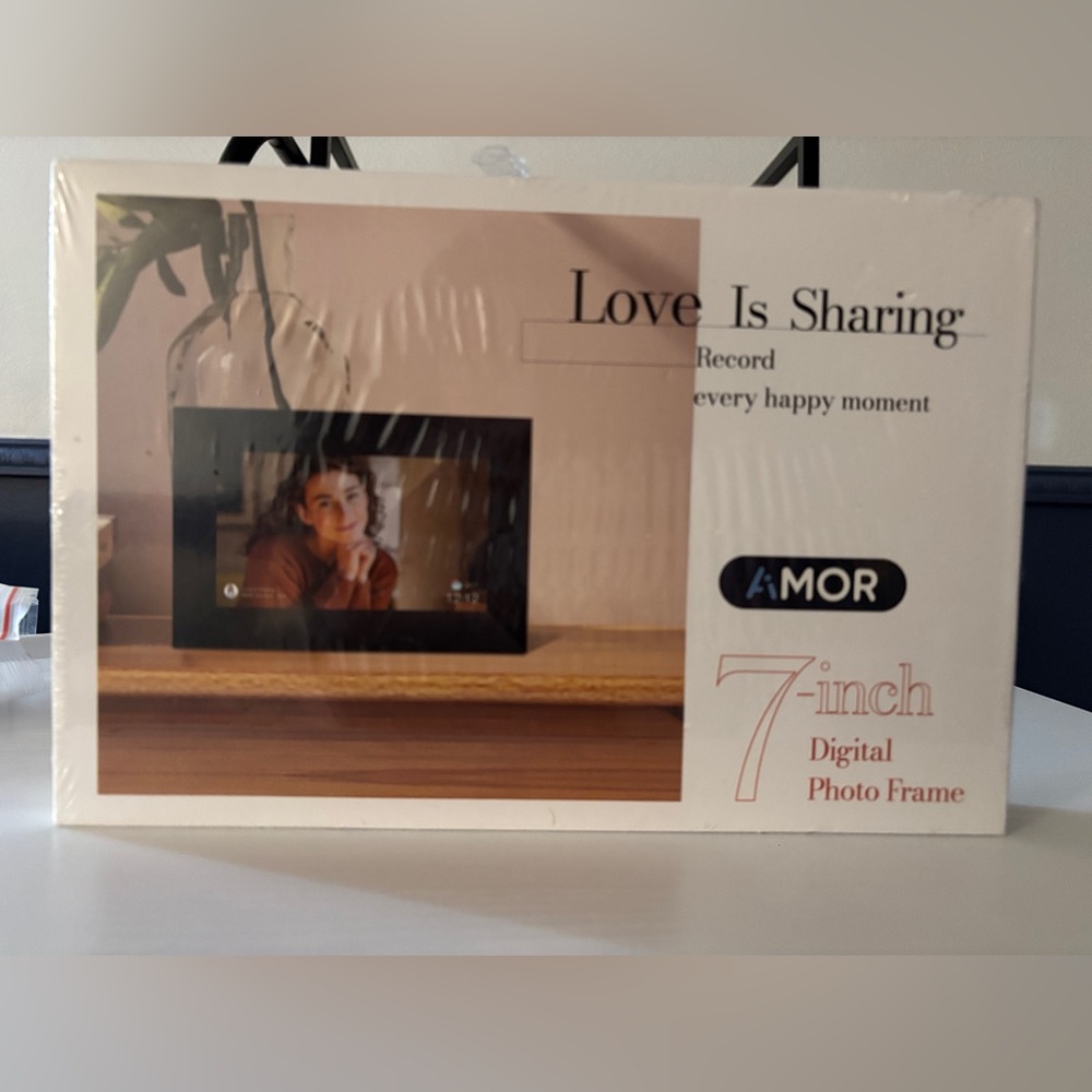AMOR 7-Inch Digital Photo Frame